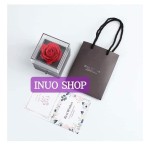 Caja con rosa para regalo